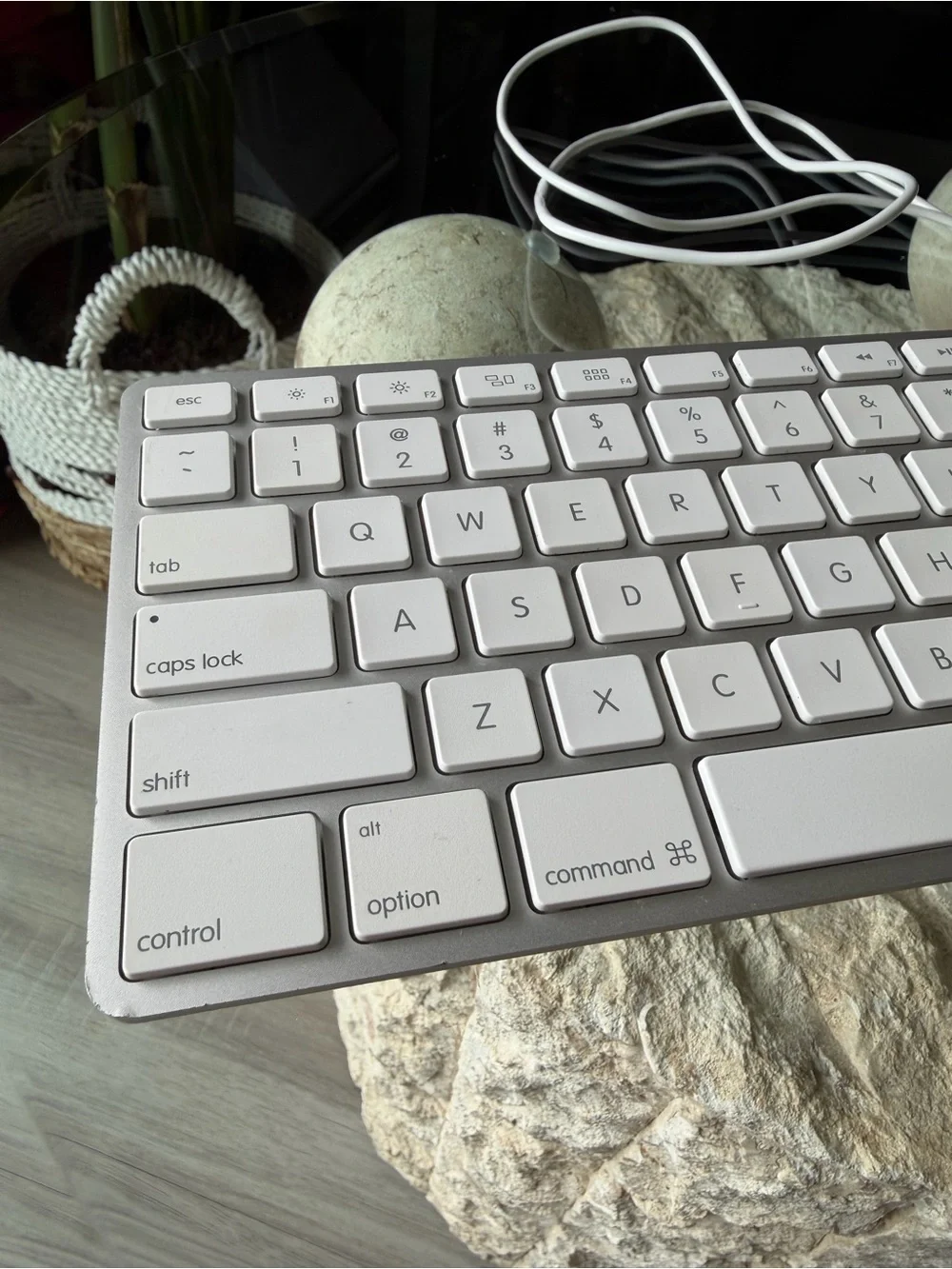 Apple A1243 USB Wired Aluminum Keyboard with Numeric Keypad for Mac